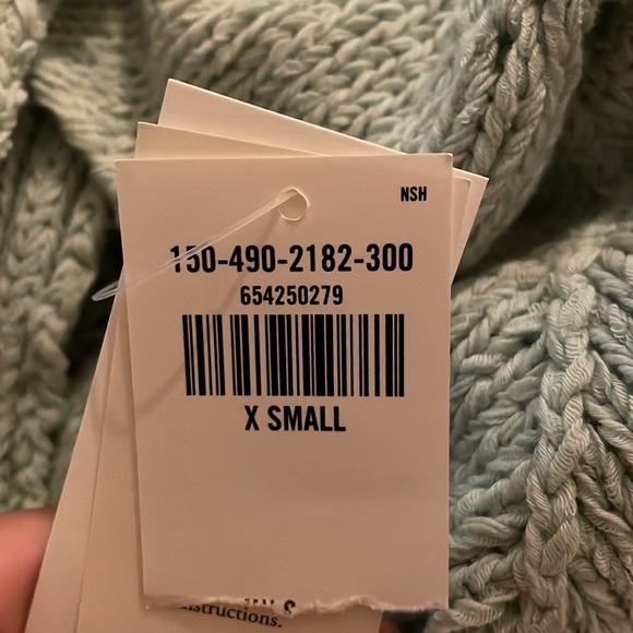 Abercrombie & Finch green tank top - Picture 3 of 5